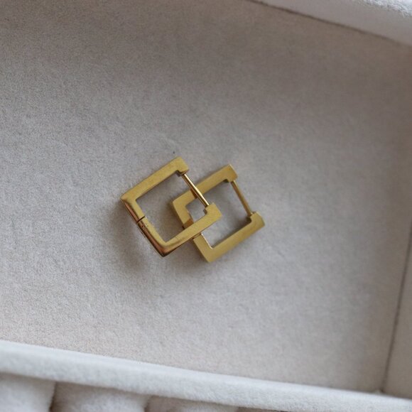 Square Style Huggie Hoop Earrings 18k Gold Plated Stainless Steel - Picture 4 of 4